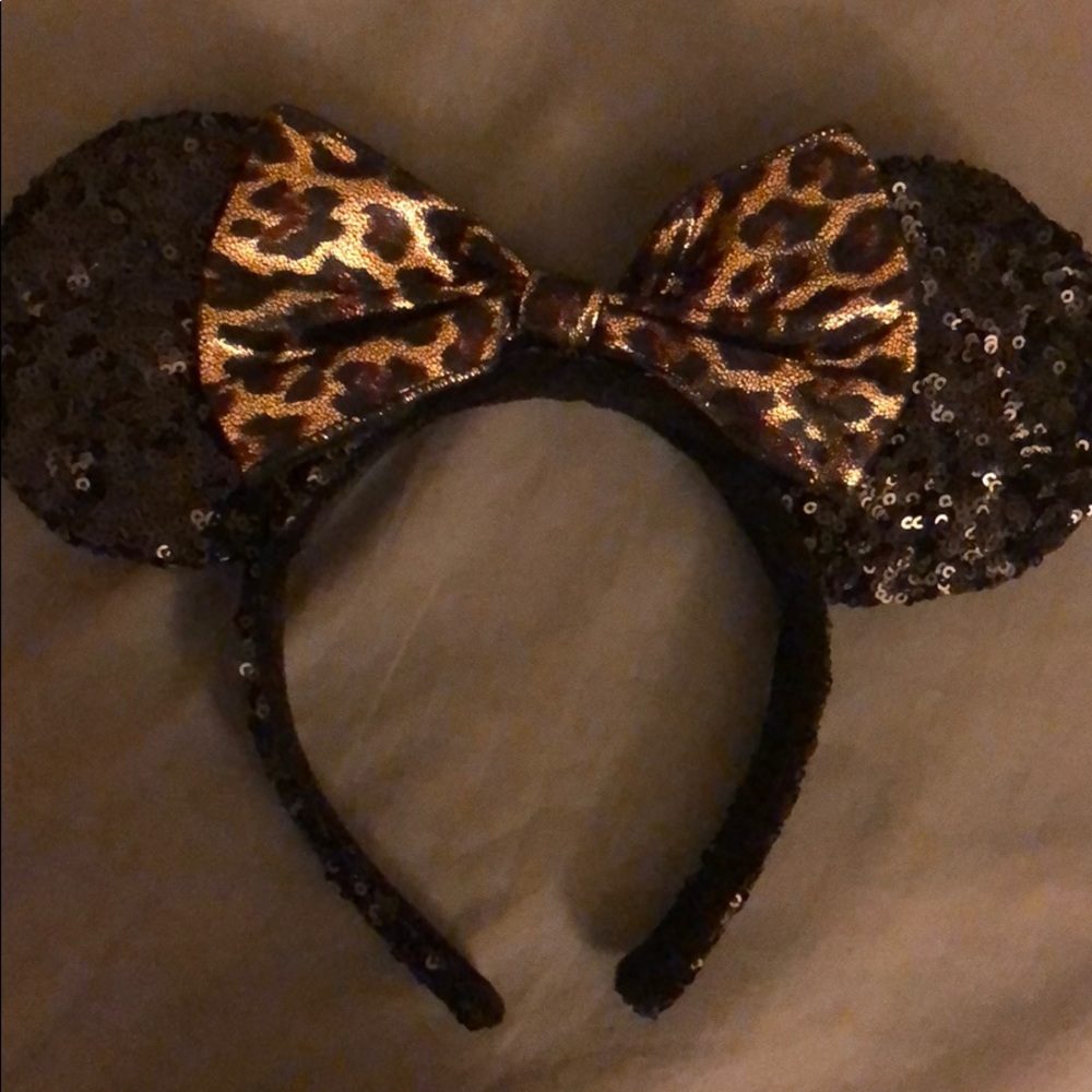 Minnie Mouse ears